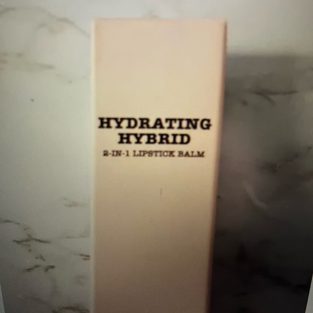 Hydrating Hybrid 2-in-1 Lipstick Balm